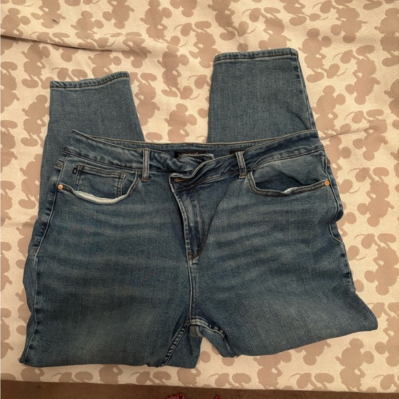 Judy Blue Medium to Dark Wash Skinny Jean w Asymmetrical Fly - Picture 2 of 4